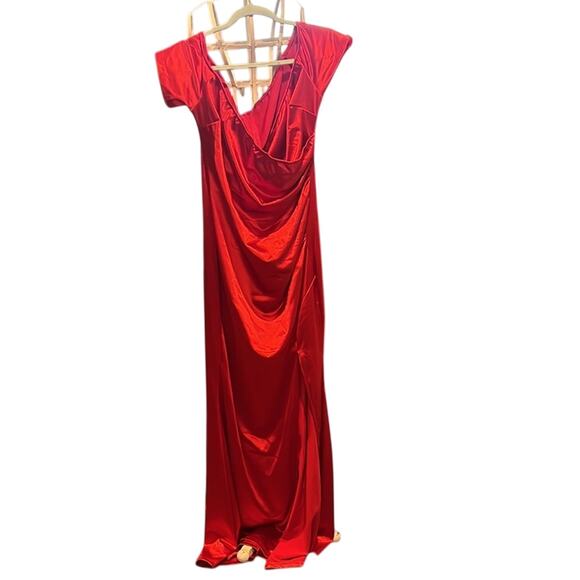 Source Unknown Dresses & Skirts - Red Gown EUC Sz XL perfect for Halloween Jessica rabbit red cosplay ball gala